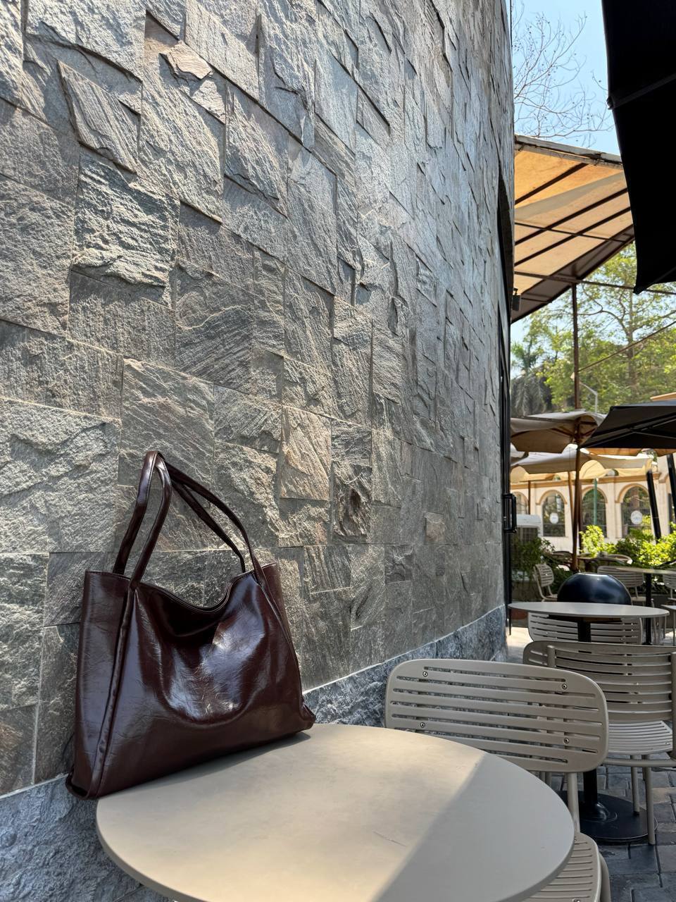 Large Capacity Leather Tote Bag - Brown