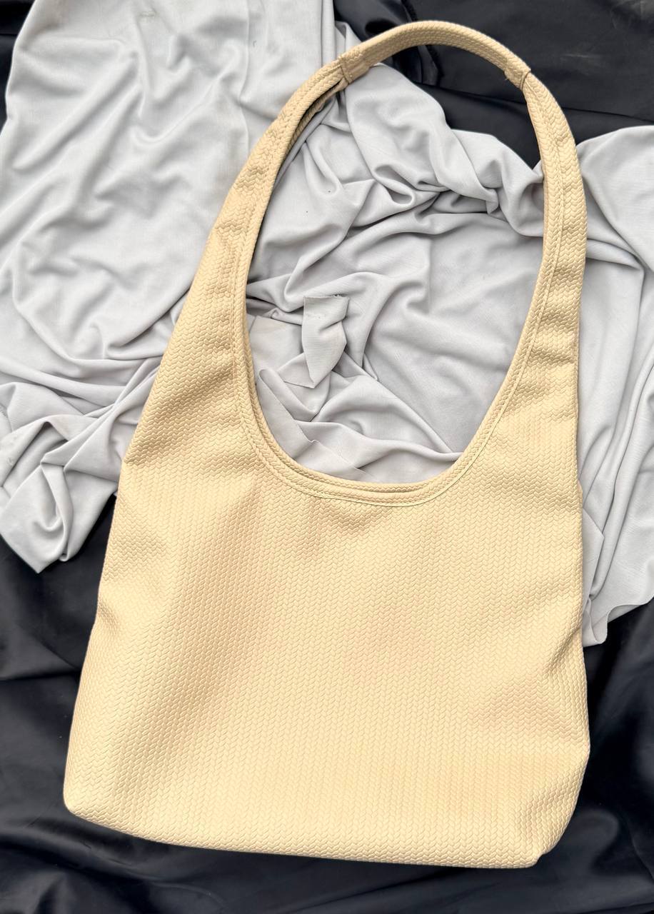 Long Strap Scaled Tote - Beige