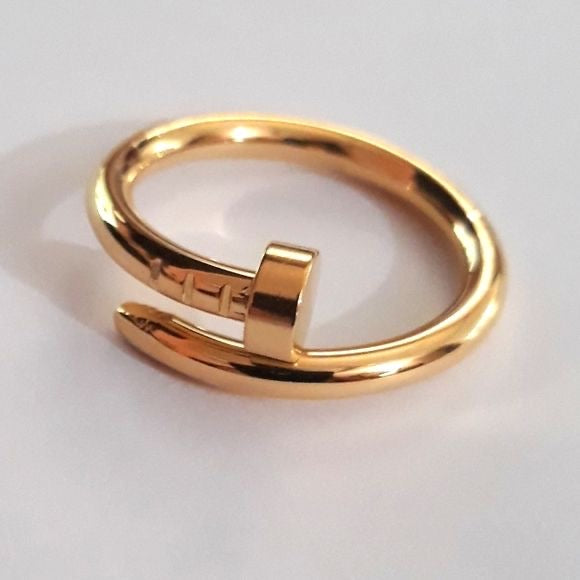 Pin Cartier Gold Ring